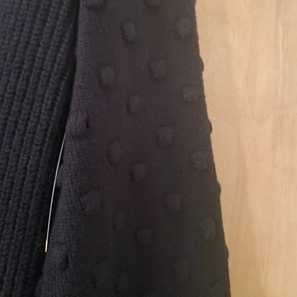 Vince Camuto Women's Sweater with puffed sleeves - raised dots on sleeves - Med - Picture 3 of 4